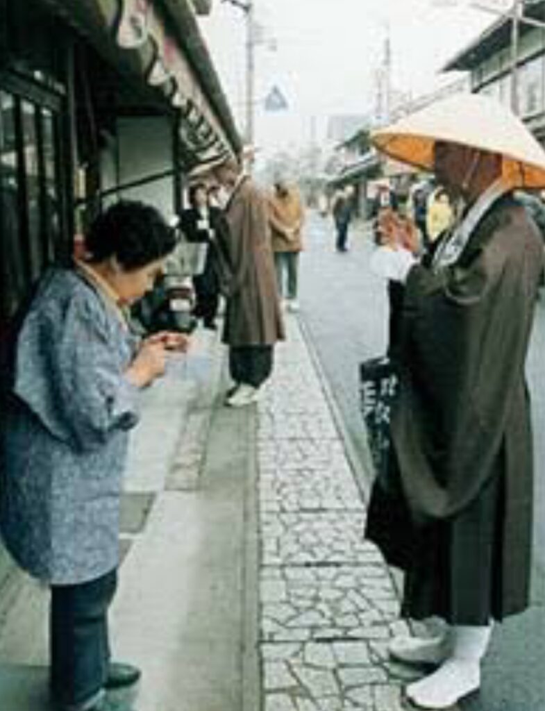 修行僧の托鉢 たくはつ の本当の意味 広島県福山市 30代で恋愛 人間関係にお悩みなら ヒーリング郷 福山 至温 で新しい解決策を 見つけてみませんか